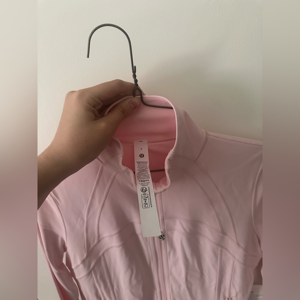NWT Lululemon Define Cropped Jacket Nulu Strawberry Milkshake Size 6,10 - Picture 10 of 10